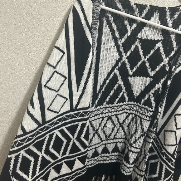 NWOT Miss Me Reversible Cardigan Poncho - Picture 6 of 6